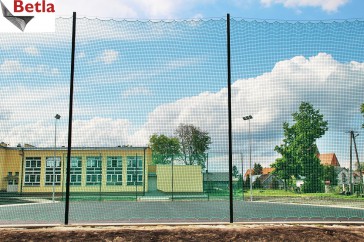 Ogrodzenie na boisko w szkole